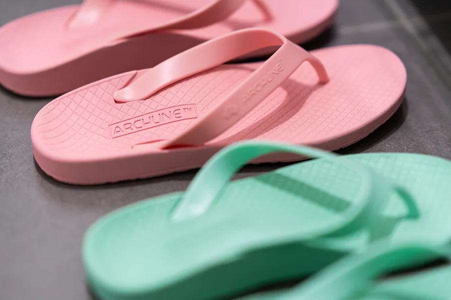 Archline Balance Flip Flops - Pink