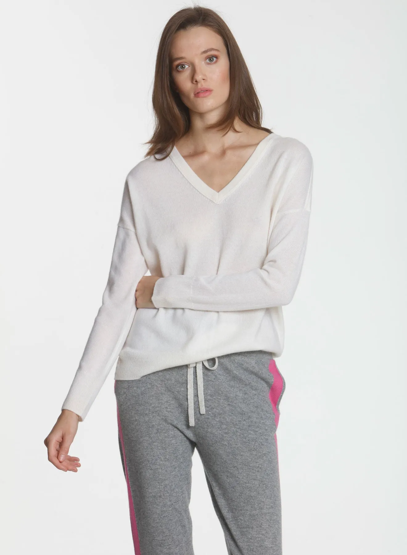 CORE Cashmere BF Vee - White